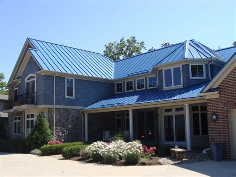 modern blue metal roof house color combinations|houses with burgundy metal roofs.